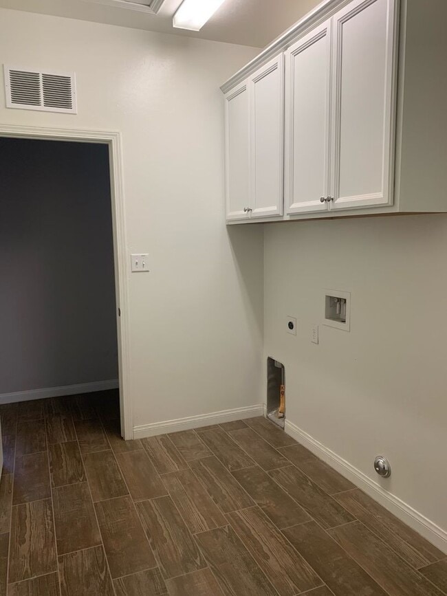 Building Photo - Beautiful Home in Northwest Bakersfield - ...