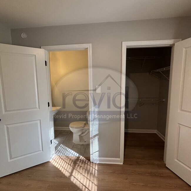 Building Photo - Recently Renovated 3Bed/1.5Bath Available ...