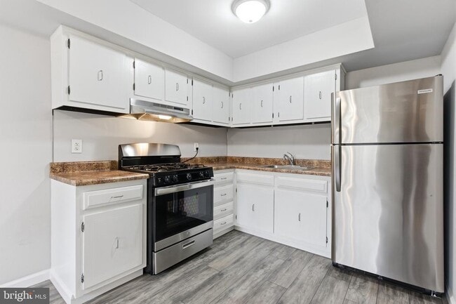 Building Photo - 598 Belmont Ave