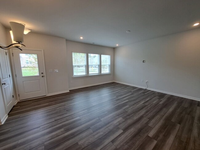 Building Photo - Charming 3 beds 2.5 baths in Fuquay Varina!