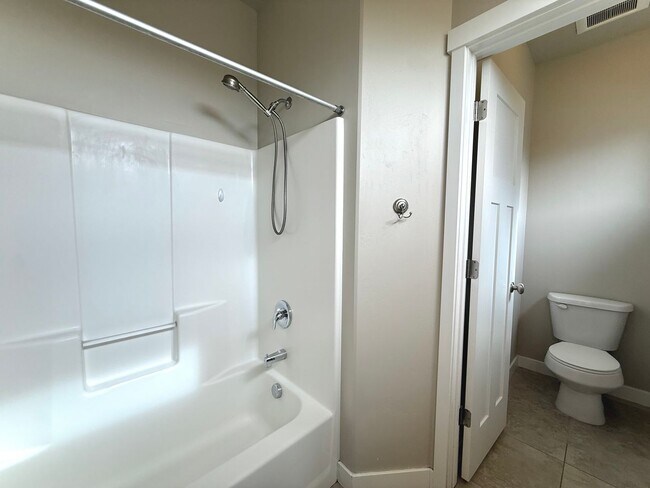 Building Photo - AVAILABLE JULY 1ST | 3 BED | 2.5 BATH | $2,295/MO