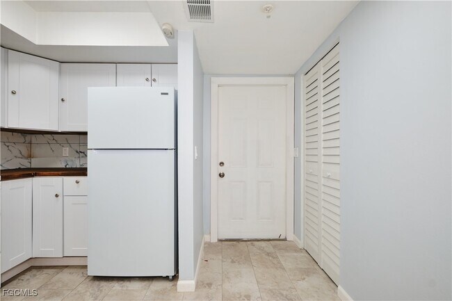 Building Photo - 824 Alderman St