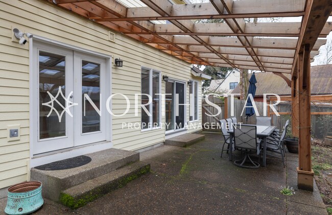 Building Photo - Gardener's Paradise