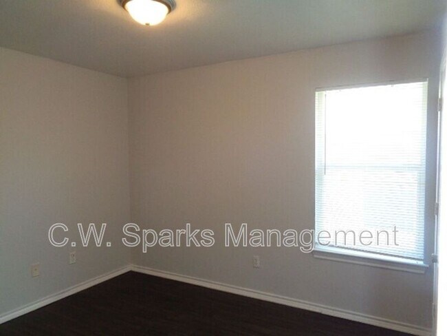 Building Photo - 13651 Biggs St