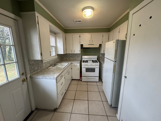 Building Photo - 3 bed 1 bath in Norman!