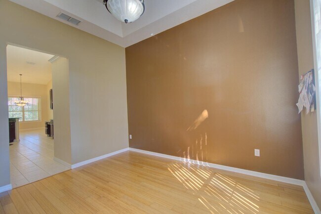 Building Photo - 1577 Cherry Ridge Dr