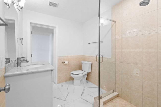 Building Photo - 244 Greymon Dr