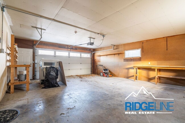 Building Photo - 204 19th Ave NW