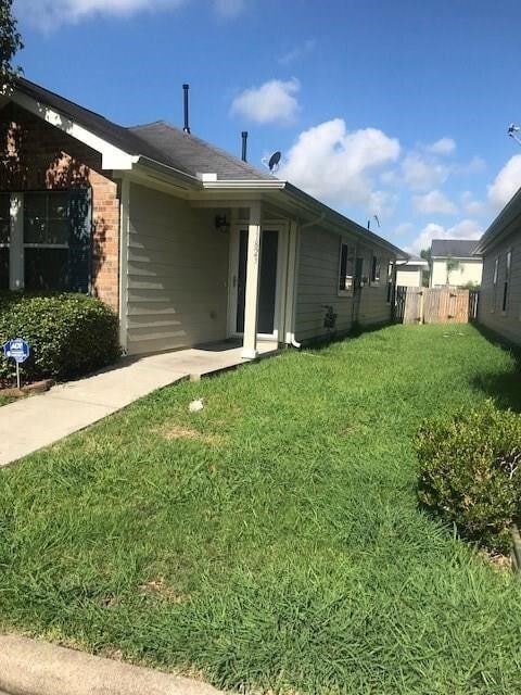Building Photo - 11823 Longwood Garden Way