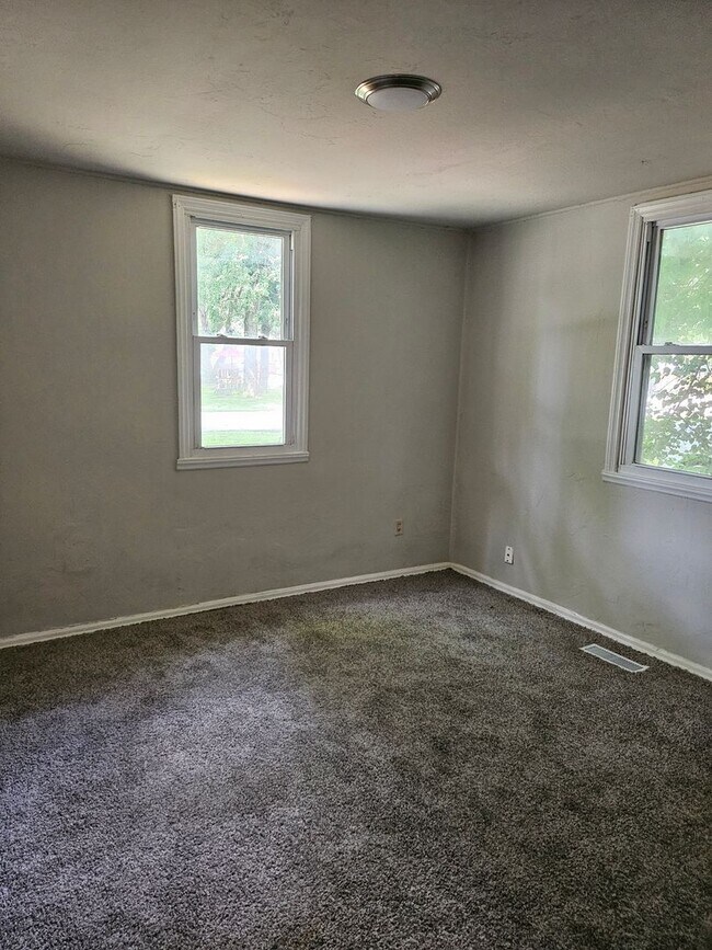 Building Photo - 1609 Rheinhardt Ave
