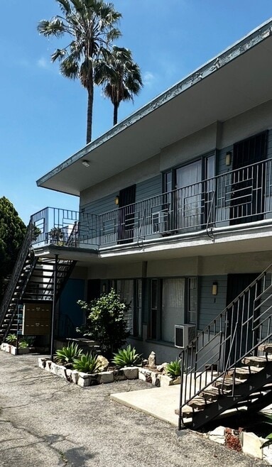 Building Photo - 323 N Chevy Chase Dr