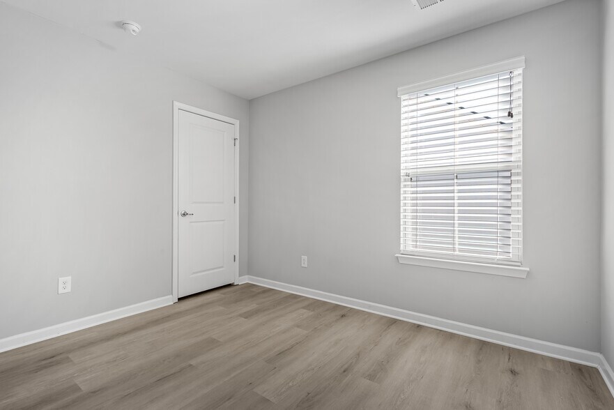 Building Photo - 428 Heroit Dr
