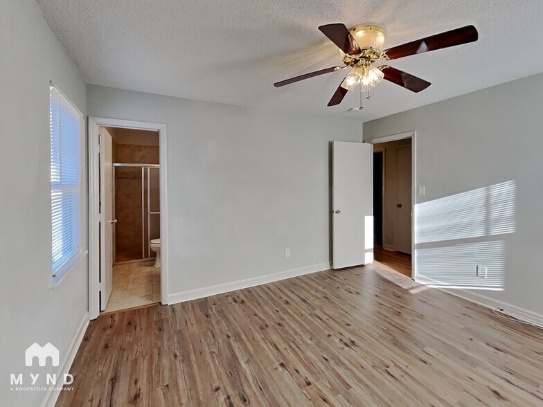 Building Photo - 2241 Thornfield Rd