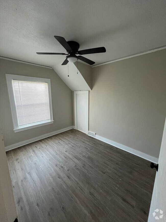 Building Photo - Renovated 4-Bedroom, 2-Bath Home – We Welc...