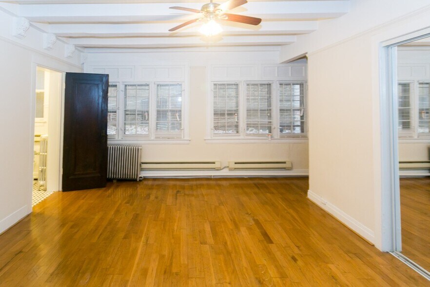 Building Photo - 4741 N Paulina St