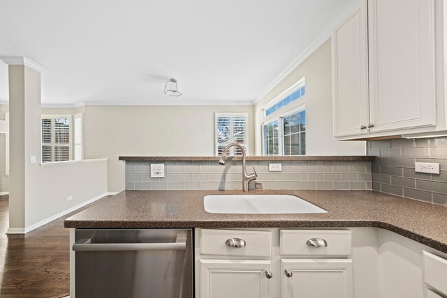 Building Photo - 2106 Rugen Rd