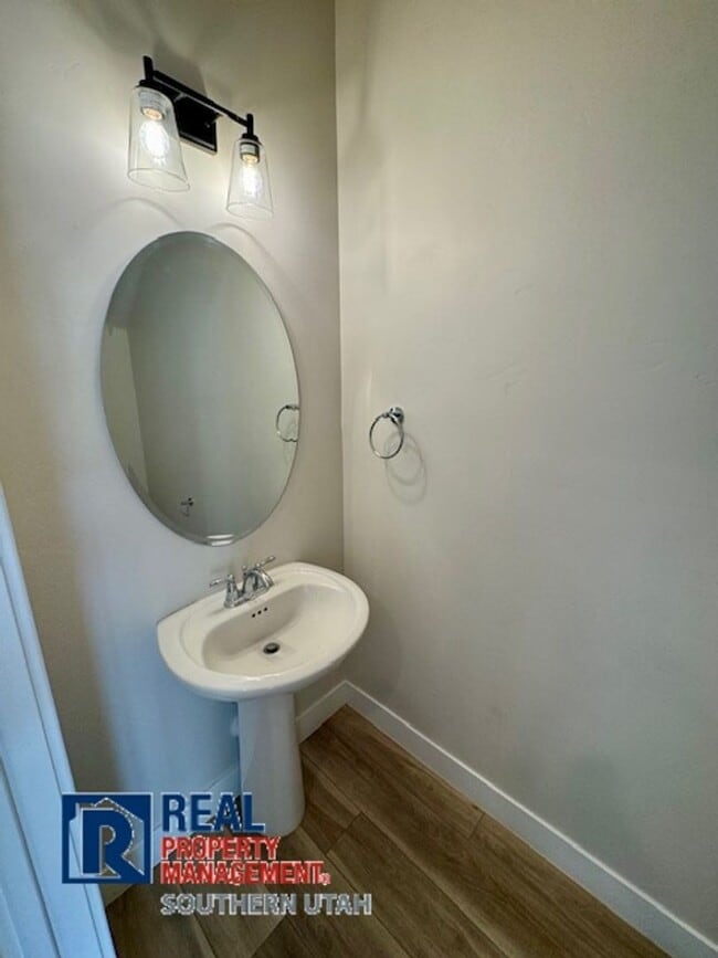 Building Photo - Woodland Estates Townhome