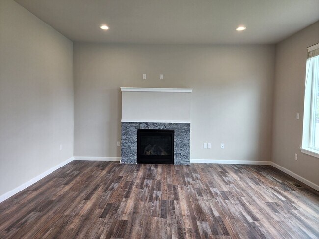 Building Photo - Yelm Creek Estates, New Construction 4 Bedroom, 2.5 Bathroom Home!  Back on the Market & Ready NOW!