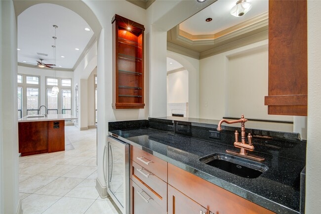 Building Photo - 5346 Val Verde St