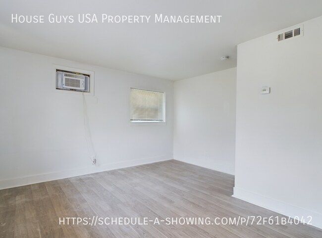 Building Photo - 15411 Barat Ave