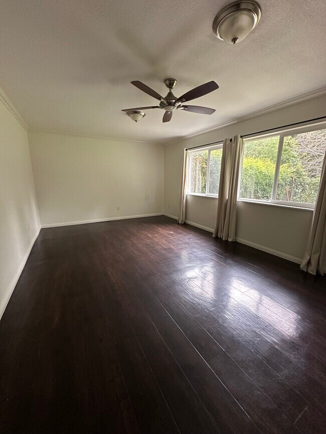 Building Photo - 71 E California Ave