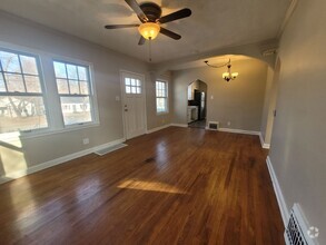 Building Photo - 2 Bedroom Home with detached garage