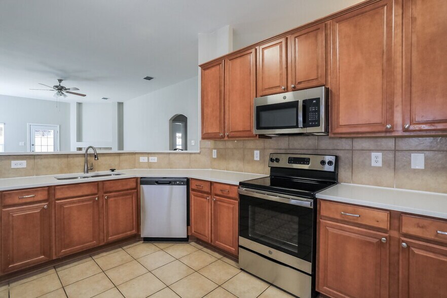 Building Photo - 4720 Fox Sedge Ln