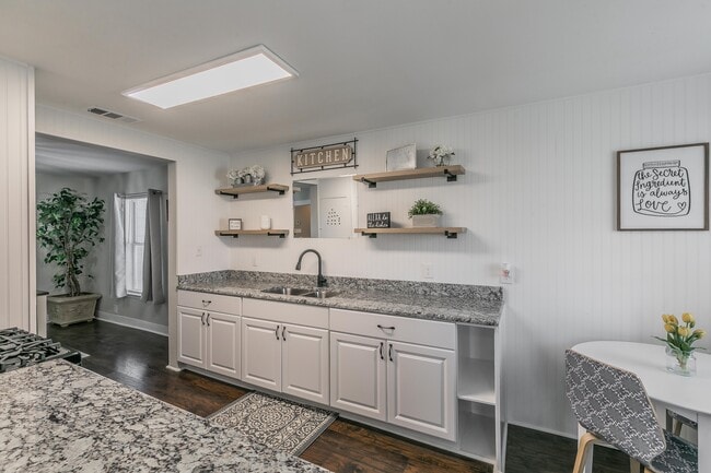 Building Photo - 2617 Marigold Ave