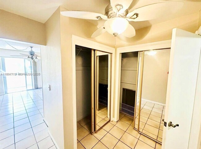 Building Photo - 330 SE 2nd St