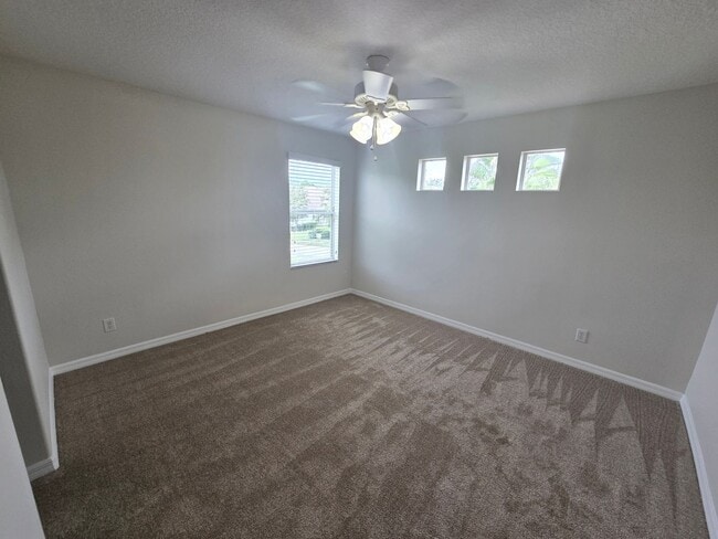 Building Photo - Luxurious Single-Family Home in Secluded Mount Dora Community