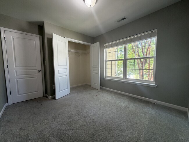 Building Photo - 6350 Morningview Ct