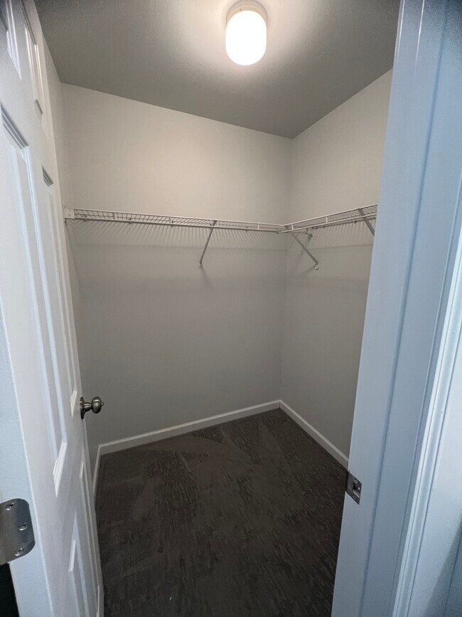 Building Photo - 125 Glengarry Dr
