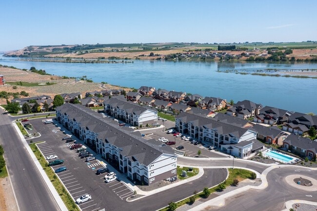 Building Photo - Tides at Willow Pointe