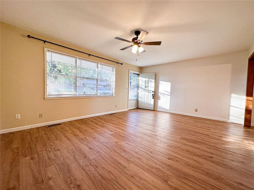 Building Photo - 102 Brenda Ave