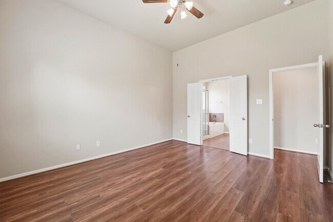 Building Photo - 115 Black Swan Pl