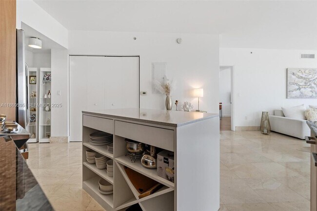 Building Photo - 350 S Miami Ave