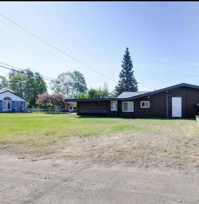 Building Photo - 2301 Lincoln