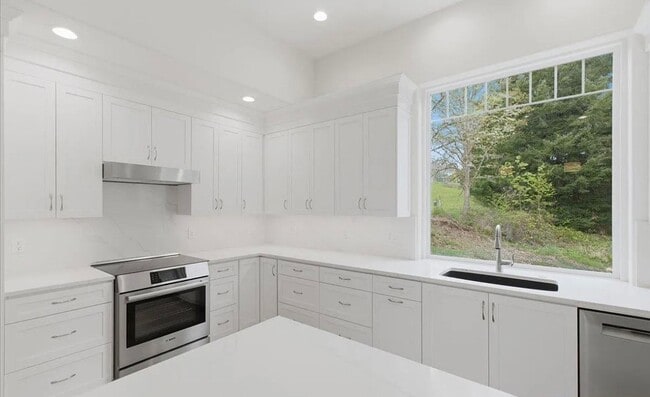 Building Photo - Spacious Custom Built Home in NW Corvallis