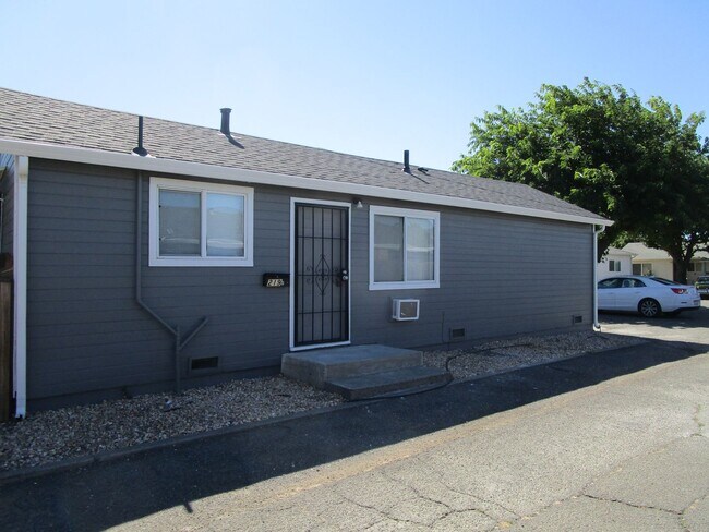 Building Photo - 219 E Travis Blvd