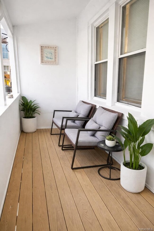 Building Photo - 207 Main St