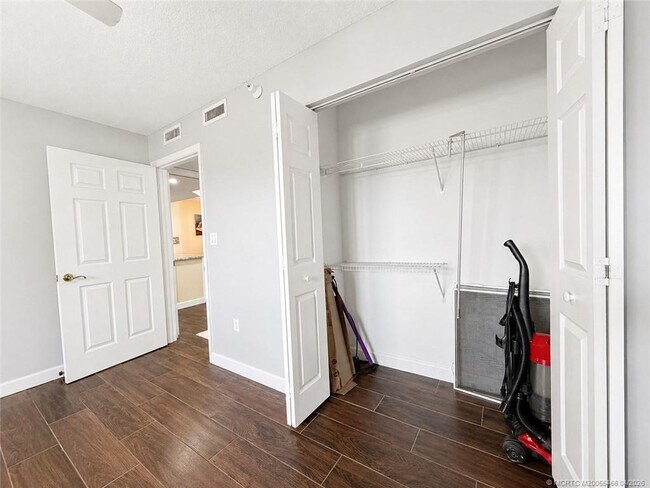 Building Photo - 5051 N Hwy A1A