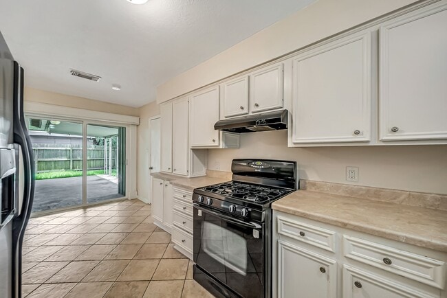 Building Photo - 3702 Malone Dr