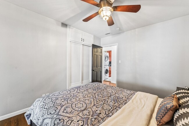 Building Photo - Beautiful 3 bed 2 Bath + Bonus Room home + Yard  in Old Torrance!