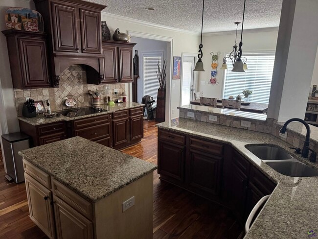 Building Photo - 305 Taylor Elaine Dr