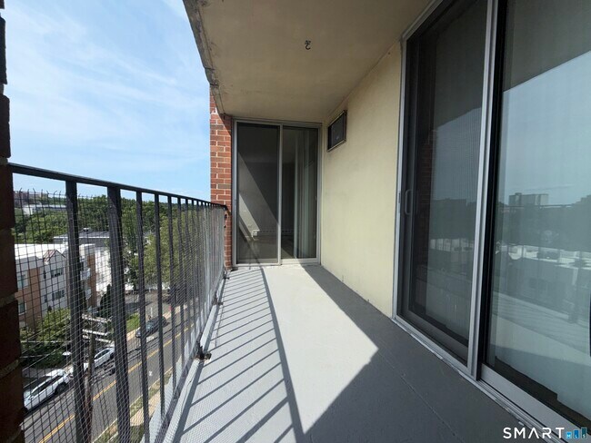 Building Photo - 87 Glenbrook Rd