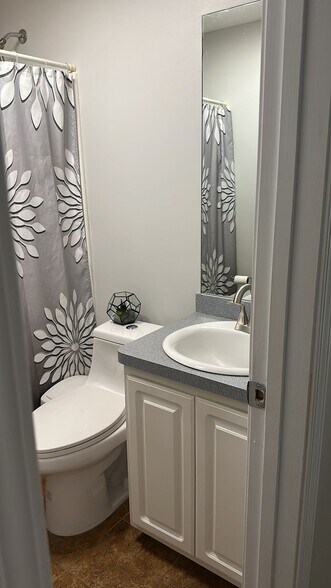 Bathroom - 2952 Lake Hollow Rd