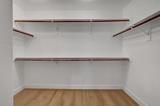 Building Photo - Spacious 5-Bedroom Retreat with Dual Firep...