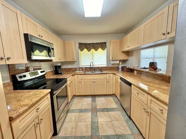 Building Photo - 3 Bedroom / 2 Bathroom Townhome in Kehalani Gardens! Small yard and pet friendly!