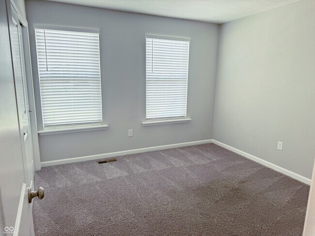 Building Photo - 7882 Villa Cir