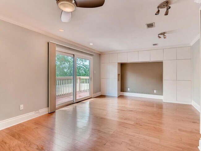 Building Photo - 1713 Bay Hill Dr